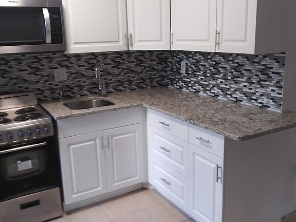 2nd image of 600 Georgetown Dr APT A
