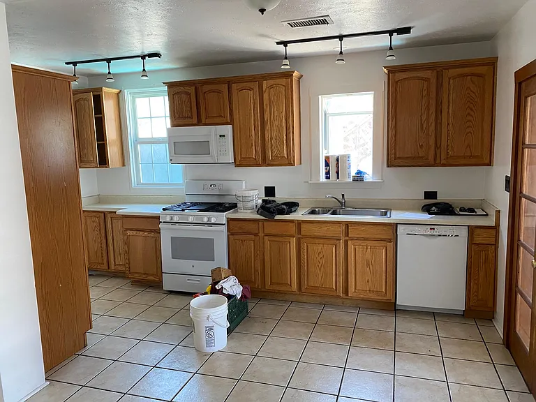 123 W Phoenix Ave — Photo 7