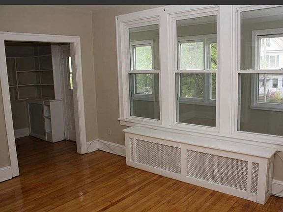3rd image of 143 Woodlawn Ave