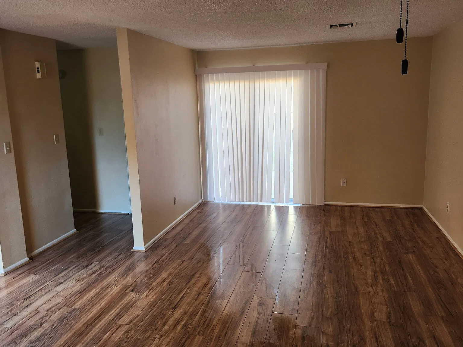 3 bed, $1,395 — Photo 2