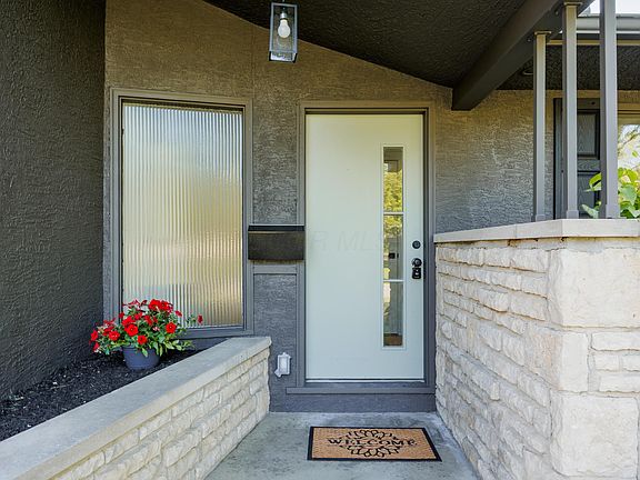 4th image of 3919 Hillview Dr