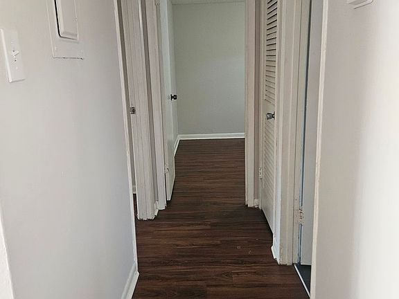 5th image of 5309 Oakwood Ct APT 19