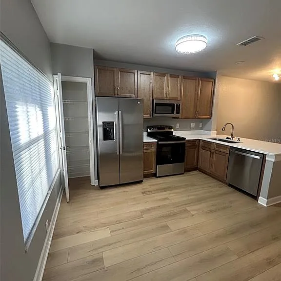 723 Shropshire Loop — Photo 4