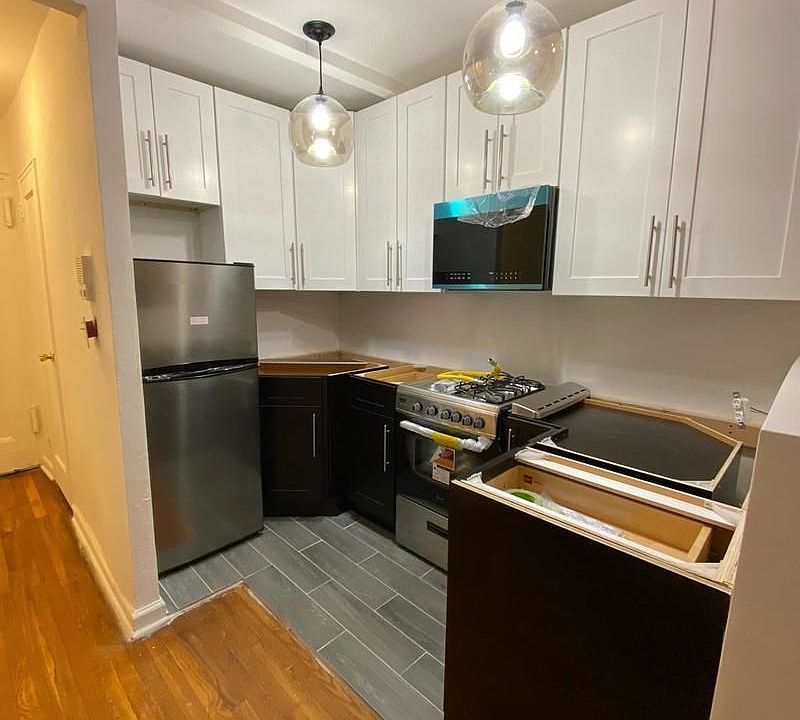1st image of 27 Crooke Ave #B2