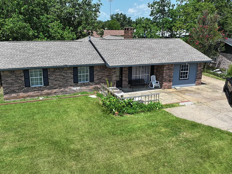 326 Barkwood Cir — Photo 3