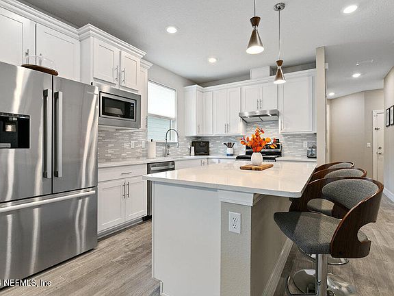 4th image of 10630 MEEKER Court