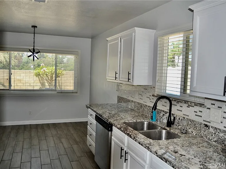 894 N Orange St — Photo 16