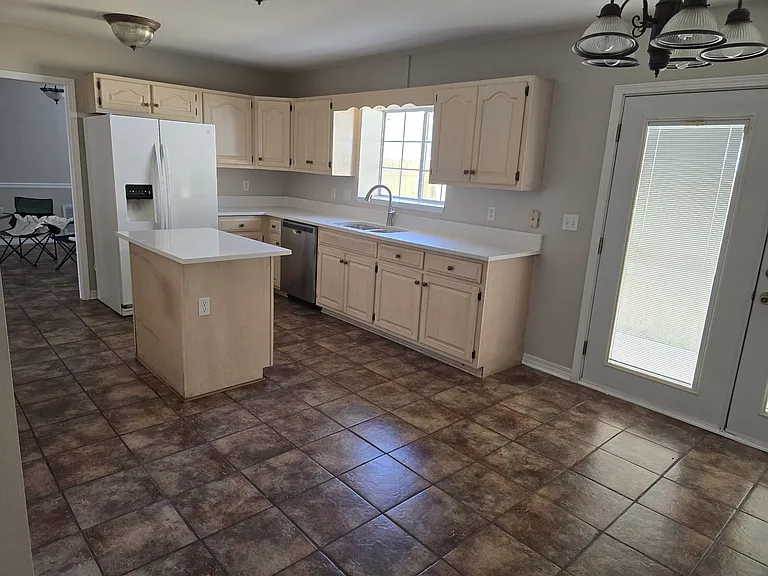 2566 Barron Ct — Photo 2