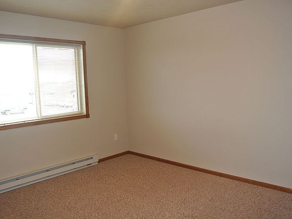 5th image of 600 31st Ave SW #102