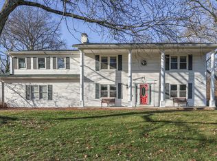 1000 Leisure Ln, Greenwood, IN 46142