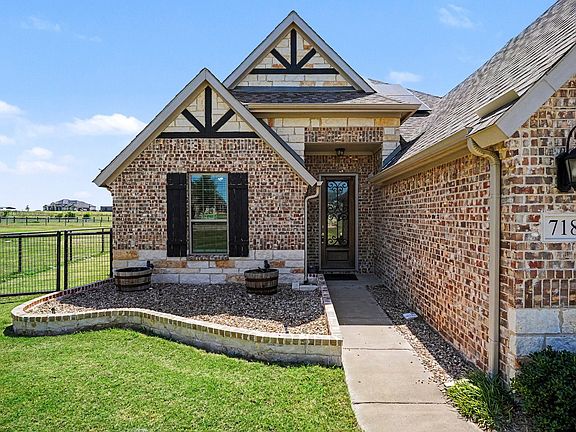 3rd image of 718 Cactus Creek Ct