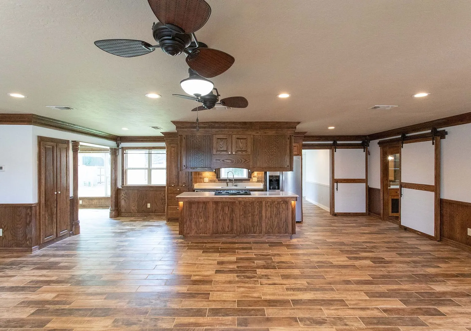 Updated 3BR/3BA, 2,300+ sq ft home !! — Photo 4