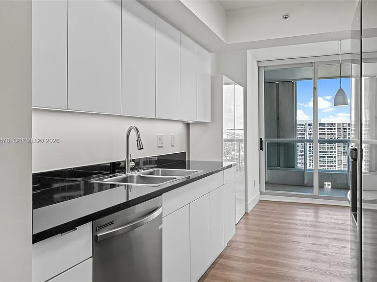 21055 Yacht Club Dr #1903 — Photo 4