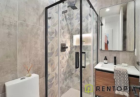 5th image of 352 Meeker Ave #205