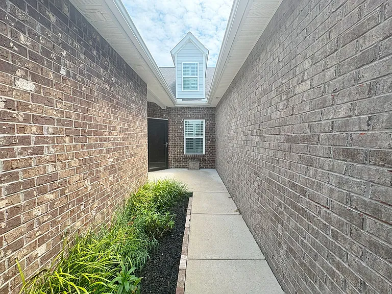 1817 Neswick Ct — Photo 3