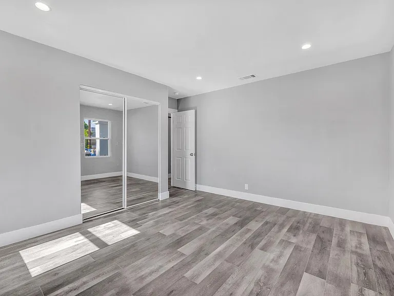17116 Kingsbury St — Photo 8