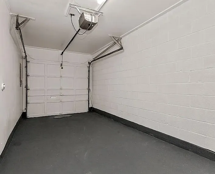 1902 Curtis Ct SE — Photo 2