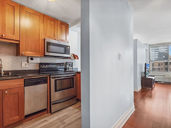2nd image of 450 W Briar Pl APT 3E