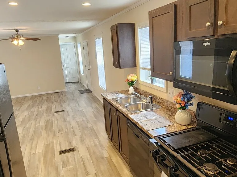 Americana Estates — Photo 14