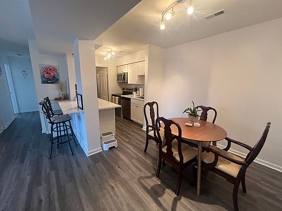 4th image of 1129 W Main St APT 201