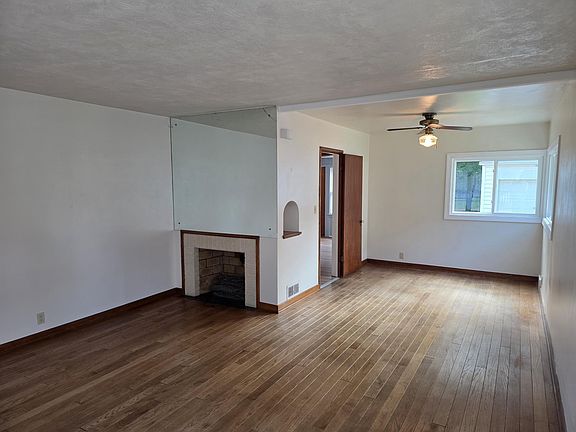 5th image of 224 N Clinton St
