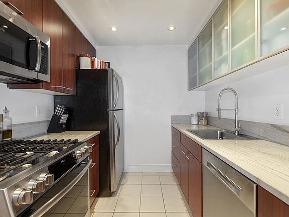 3rd image of 215 E 96th St #A