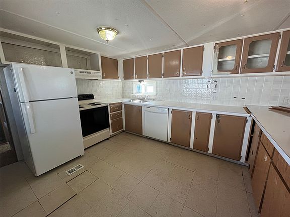 5th image of 1717 Wyoming St Trailer 6