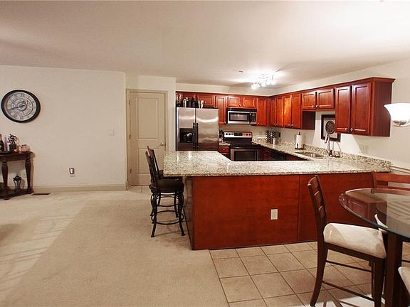 5th image of 1106 Madison Ln SE #1106