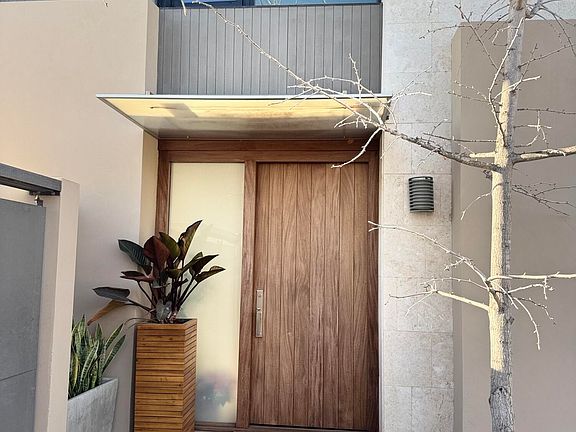 2nd image of 822 N Voluntario St