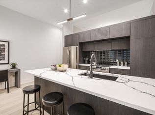 318 W Grand Ave #402, Chicago, IL 60654