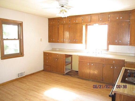 3rd image of 14290 Goodwin Ave