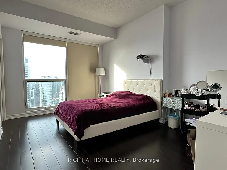386 Yonge St #5502 — Photo 14