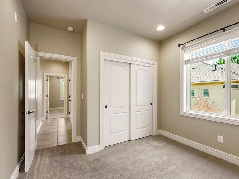 107 Monterey Dr — Photo 12