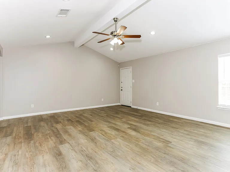 10041 Silent Hollow Dr — Photo 3