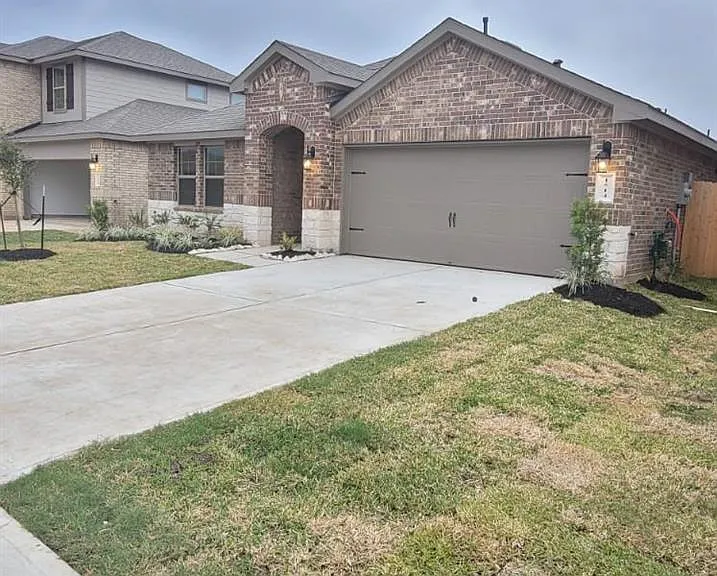 1514 Maple Ridge Dr — Photo 1