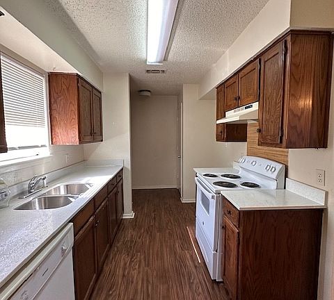 2nd image of 2557 Windy Pine Ln