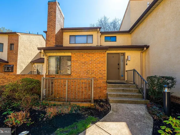 213 Augusta Cir, Mount Laurel, NJ 08054