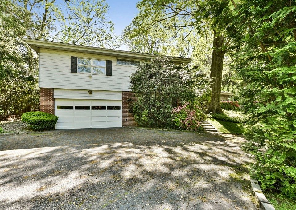 1st image of 17 School House Ln