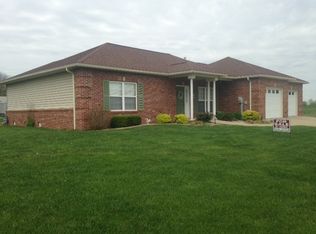 875 Spring Valley Dr, Okawville, IL 62271