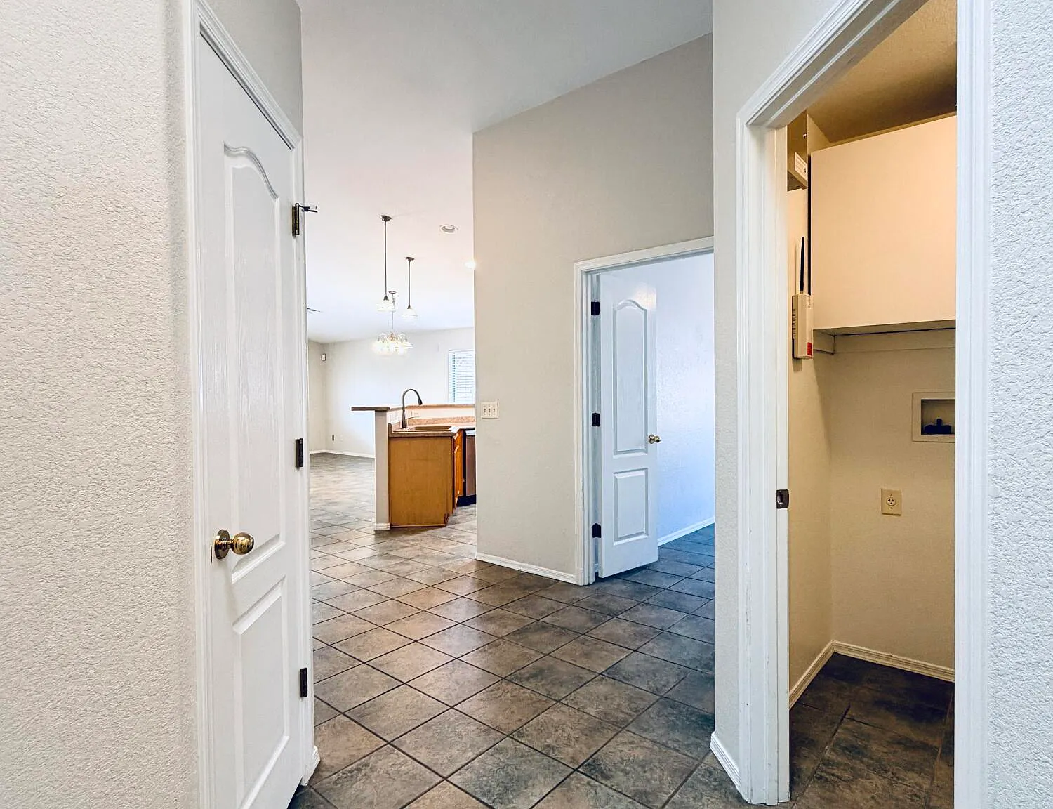 3 bed, 2.0 bath, 1715 sqft, $1,899 — Photo 4