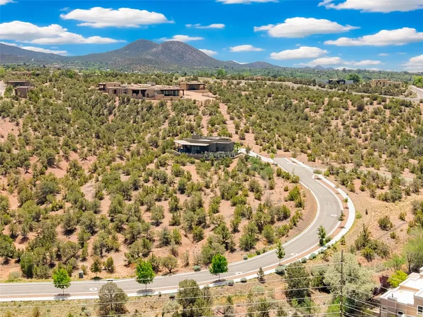 565 Calle Mirasol, Santa Fe, NM 87501