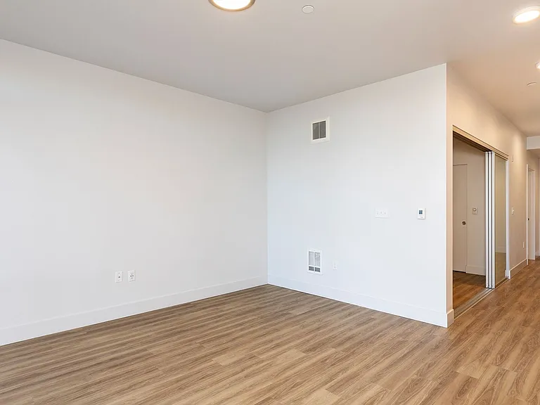Adell Apartments — Photo 27