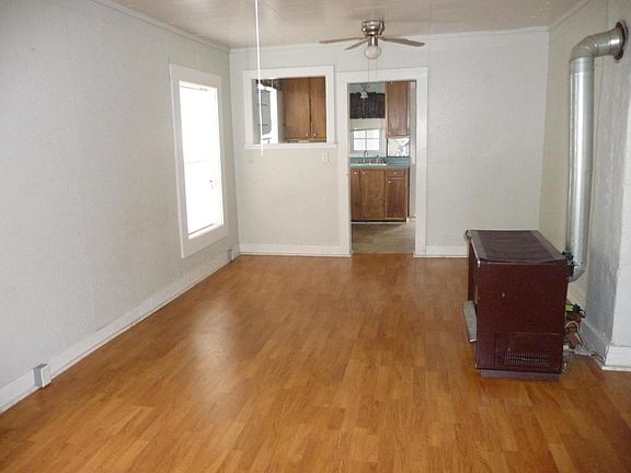 2nd image of 310 Oak St