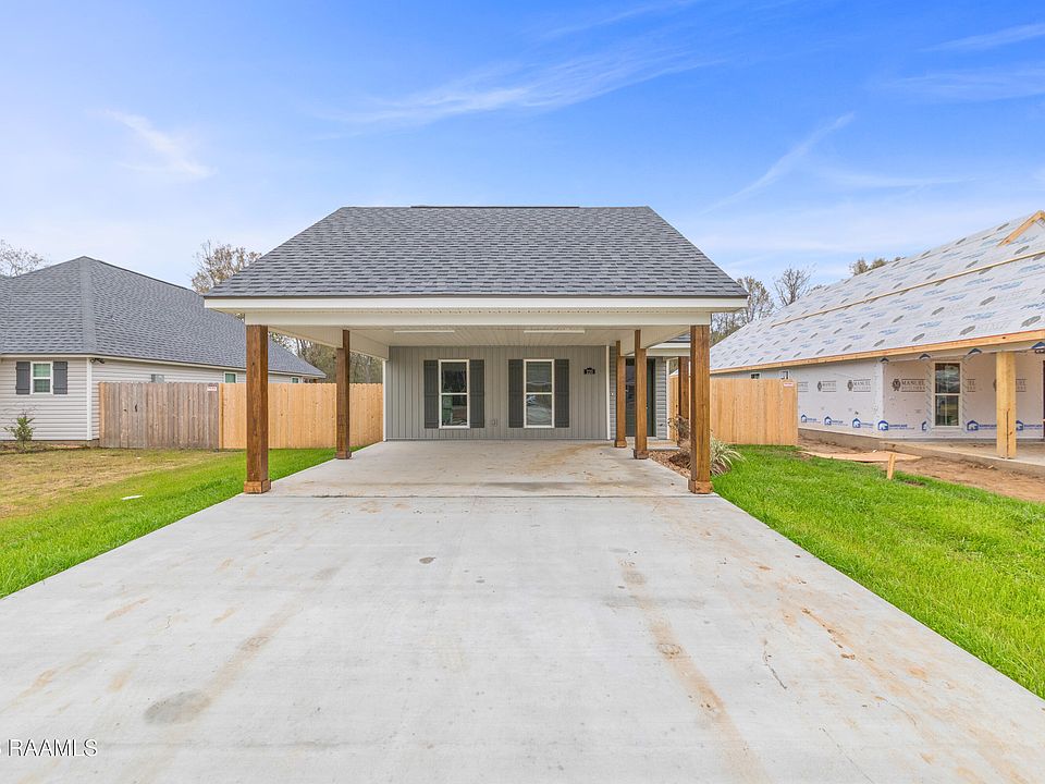 1st image of 220 Camerons Cove Dr