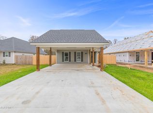 220 Camerons Cove Dr, Carencro, LA 70520