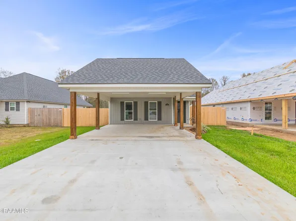 220 Camerons Cove Dr, Carencro, LA 70520