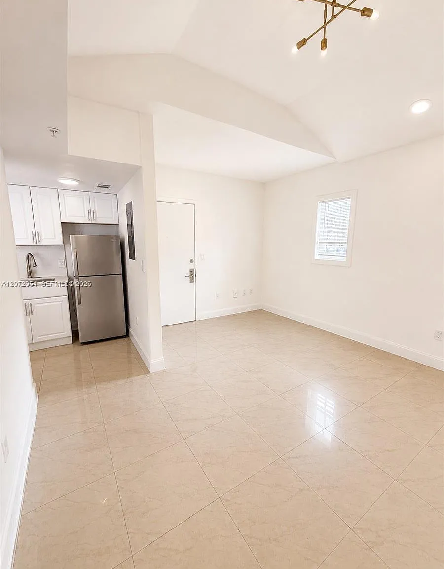 Espanola Villas 1st Addn — Photo 1