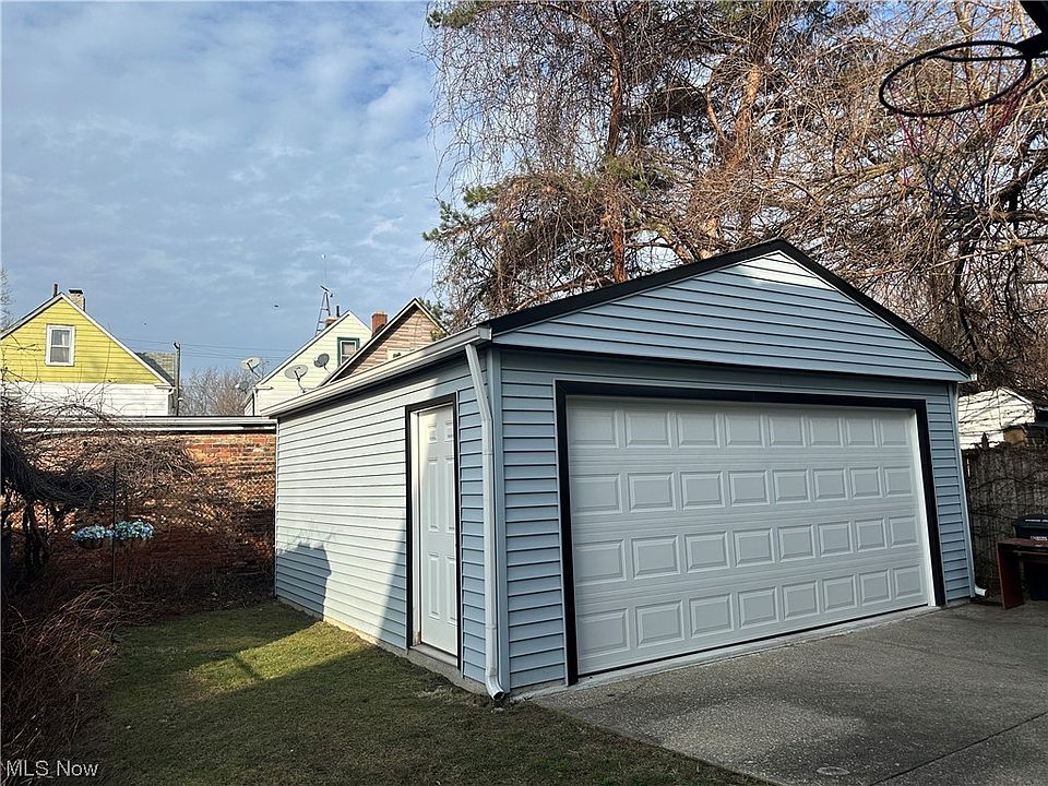 2nd image of 7219 Myron Ave