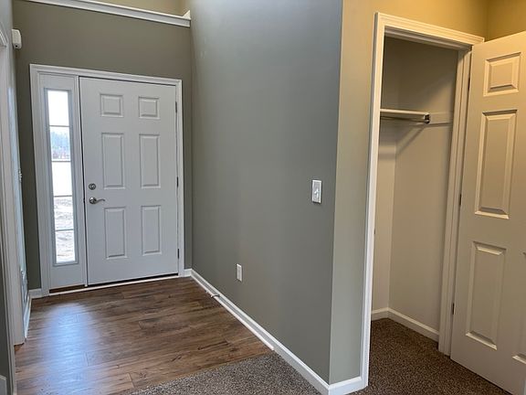 5th image of 688 Pinewood Dr