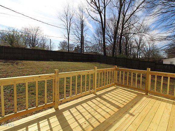 3rd image of 112 Bradley Dr